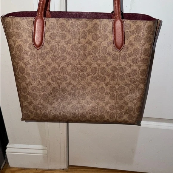 Authentic Coach Willow Brown Signature Tote Bag - Picture 7 of 8